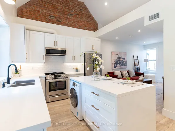 129 Kenilworth Ave, Toronto, ON M4L 3S7