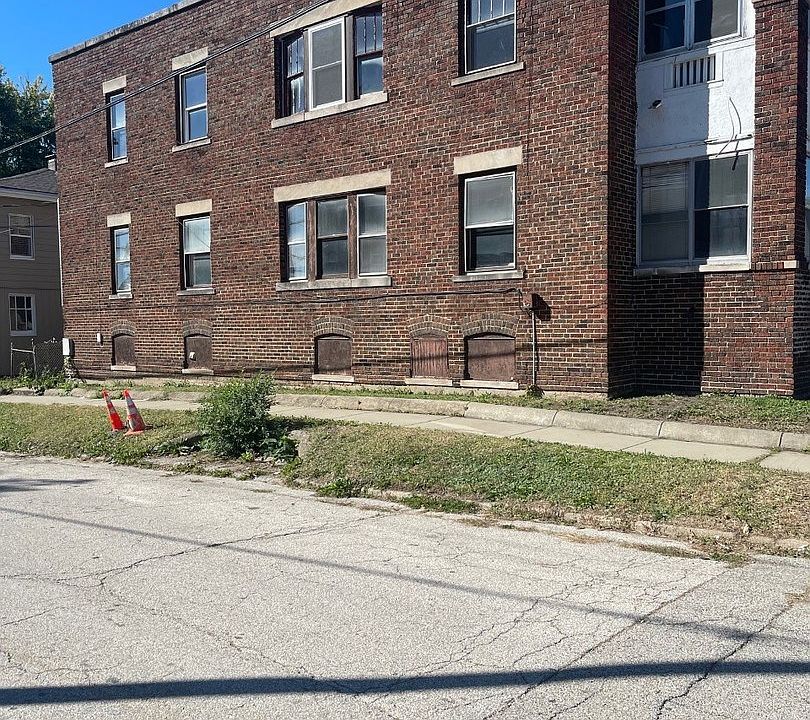 2nd image of 602 W Washington St