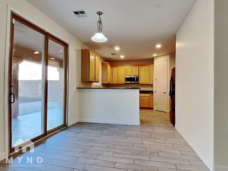 6418 S 49th Dr — Photo 3