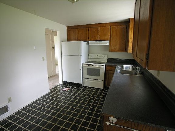 3rd image of 1622 E 62nd St