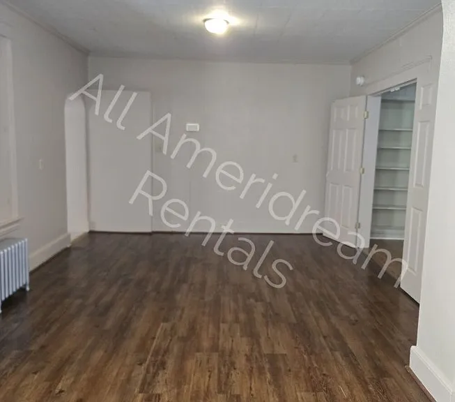 930 Carlisle St — Photo 4