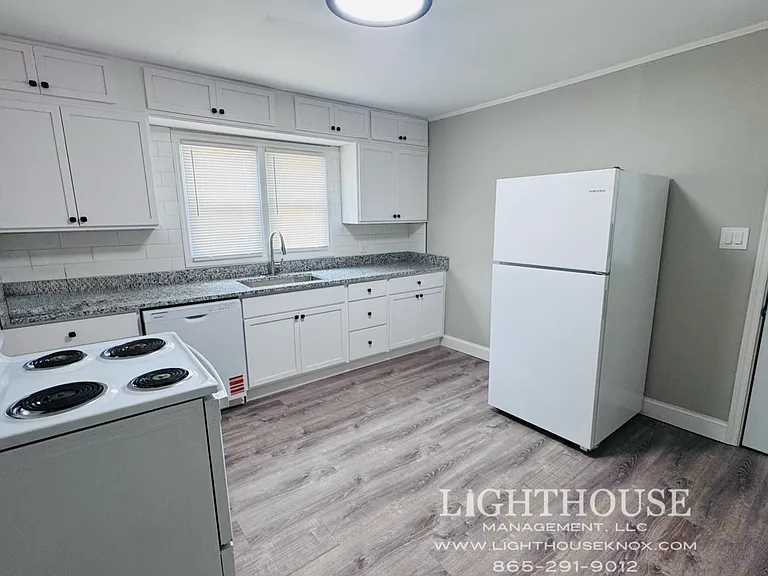 1103 Biddle St SE — Photo 1