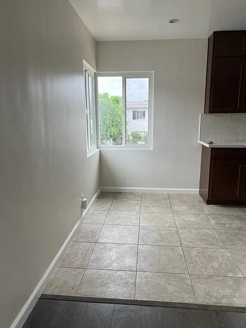 2 bed, 700 sqft, $2,300 — Photo 3