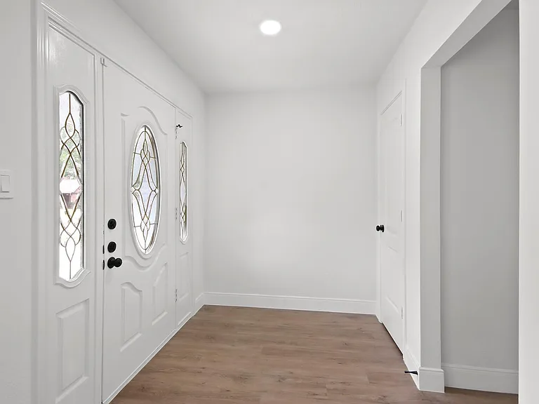 14527 Duncannon Dr — Photo 5