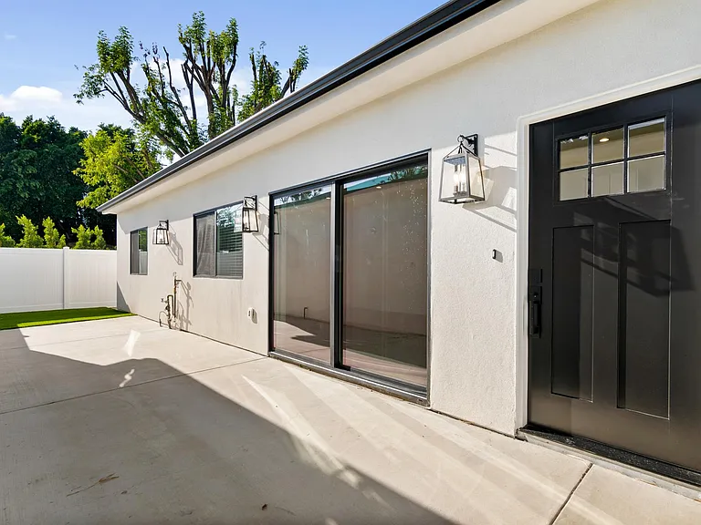 18203 Sunburst St — Photo 14