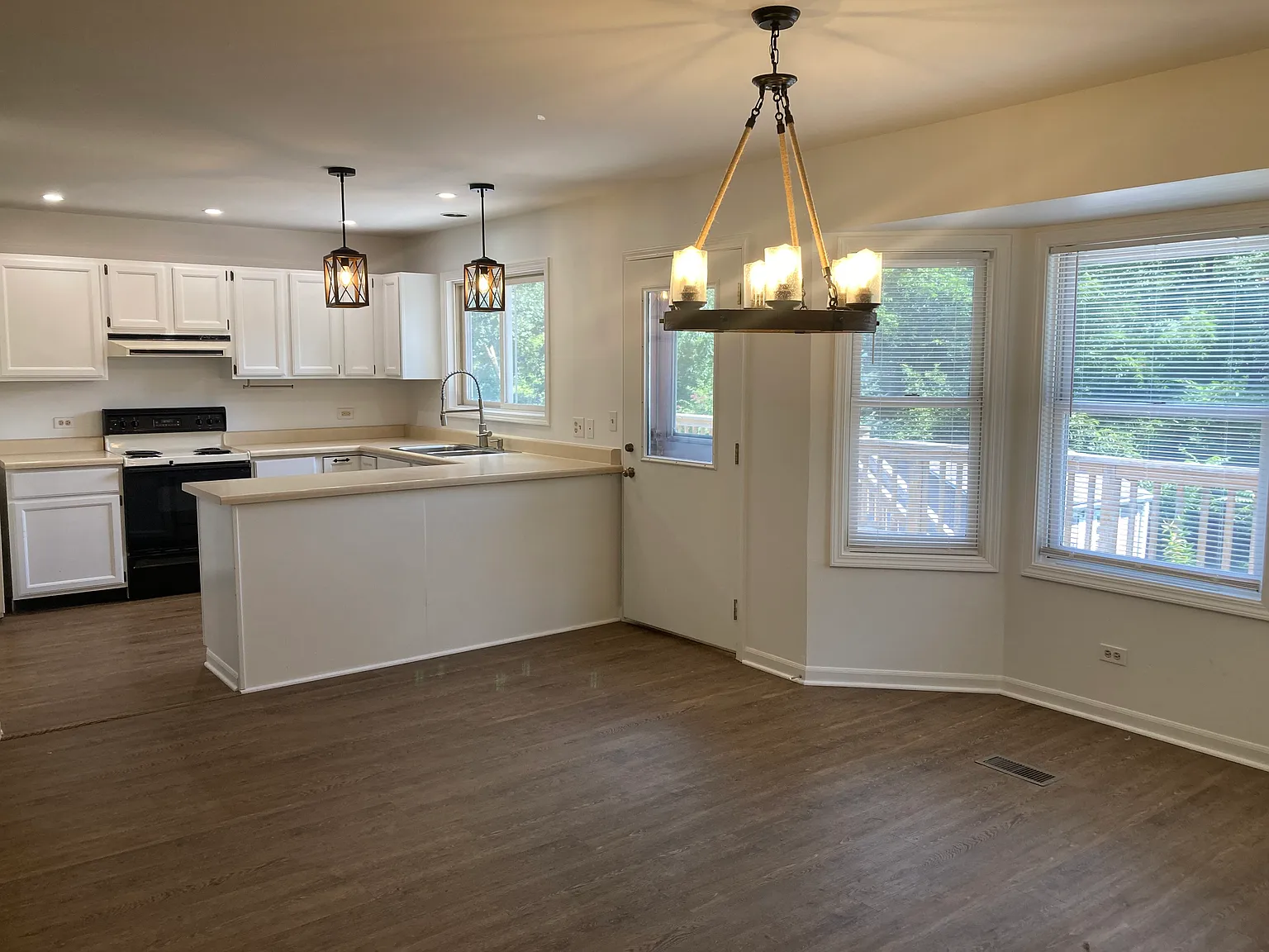 3 bed, 2.5 bath, 1477 sqft, $2,500 — Photo 4