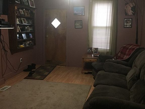 2nd image of 913 N 10th St