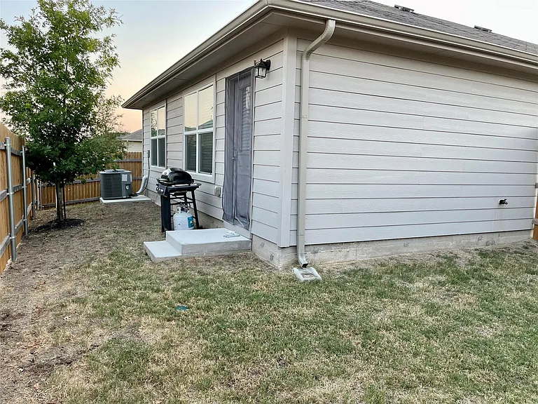 14013 Heywood Dr — Photo 31