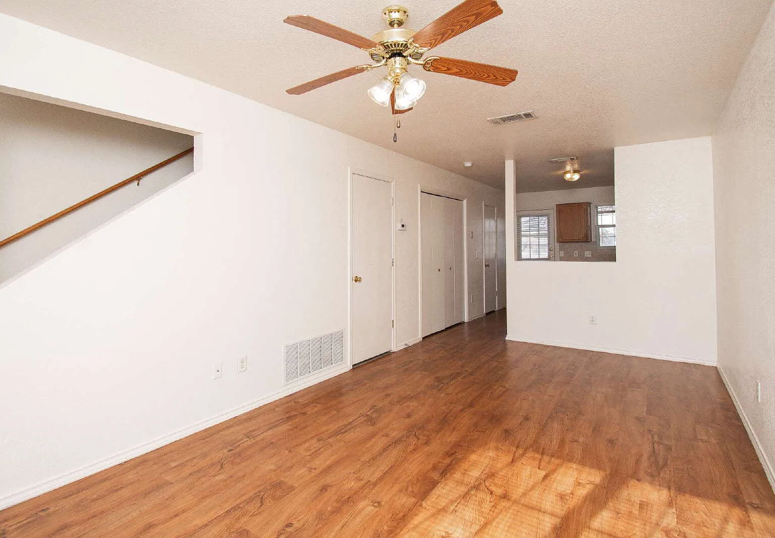 2 bed, 1.5 bath, 973 sqft, $750 — Photo 3