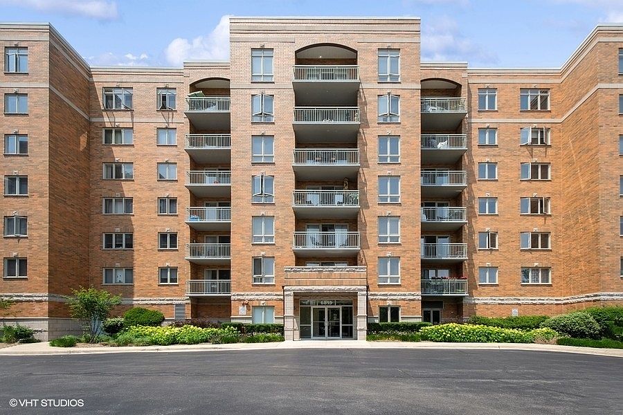 1st image of 6815 N Milwaukee Ave APT 610