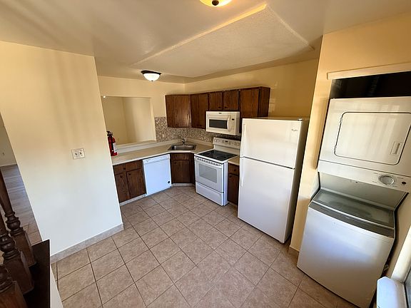 3rd image of 2728 Mimosa Ct #2728