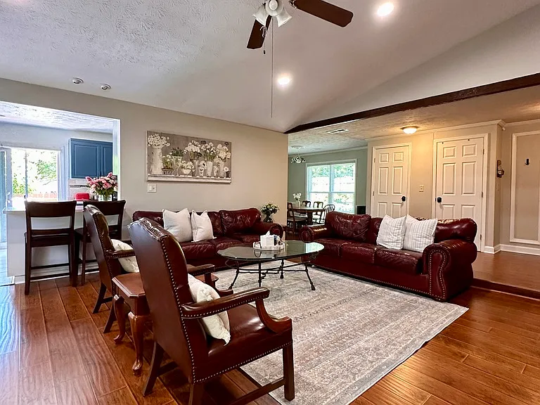 5814 Crooked Creek Rd — Photo 2