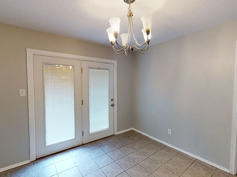 109 Sara Ln — Photo 5
