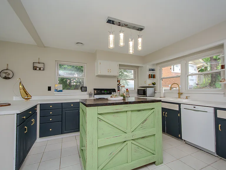 1942 Trevilian Way — Photo 8
