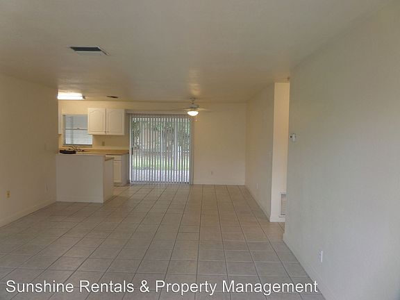 2nd image of 118 NE 16th Pl