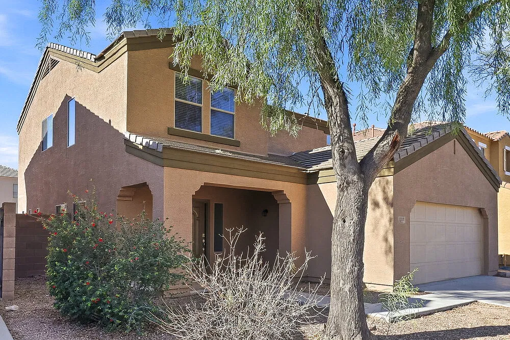 4 bed, 2.5 bath, 2328 sqft, $2,295 — Photo 2