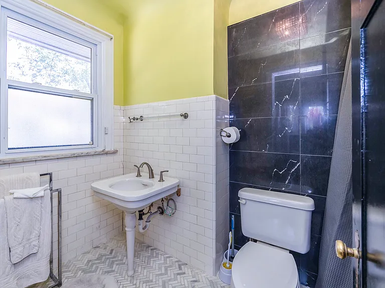 634 Atkinson St — Photo 11