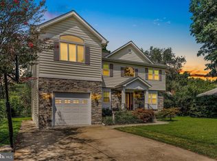 7126 Wayne Dr, Annandale, VA 22003