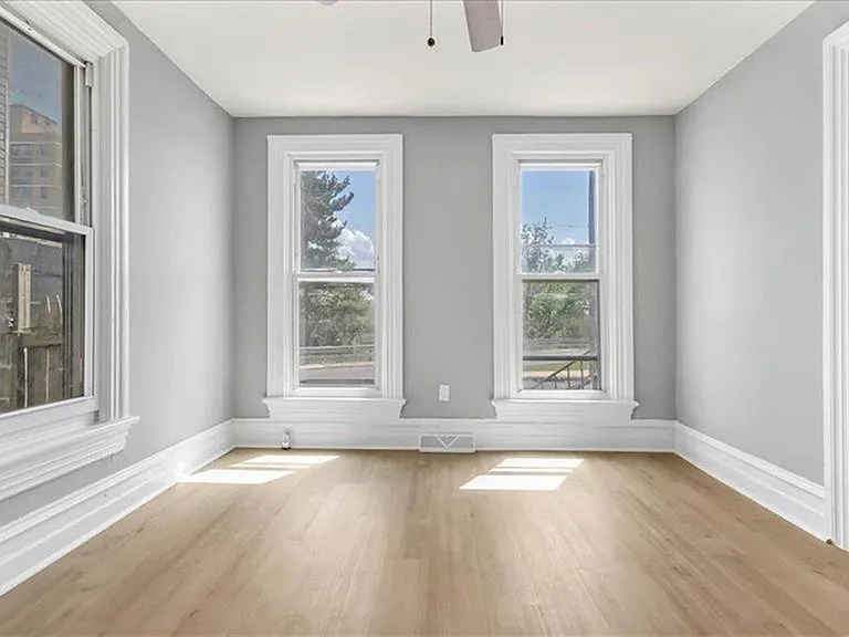 841 Jackson St — Photo 4
