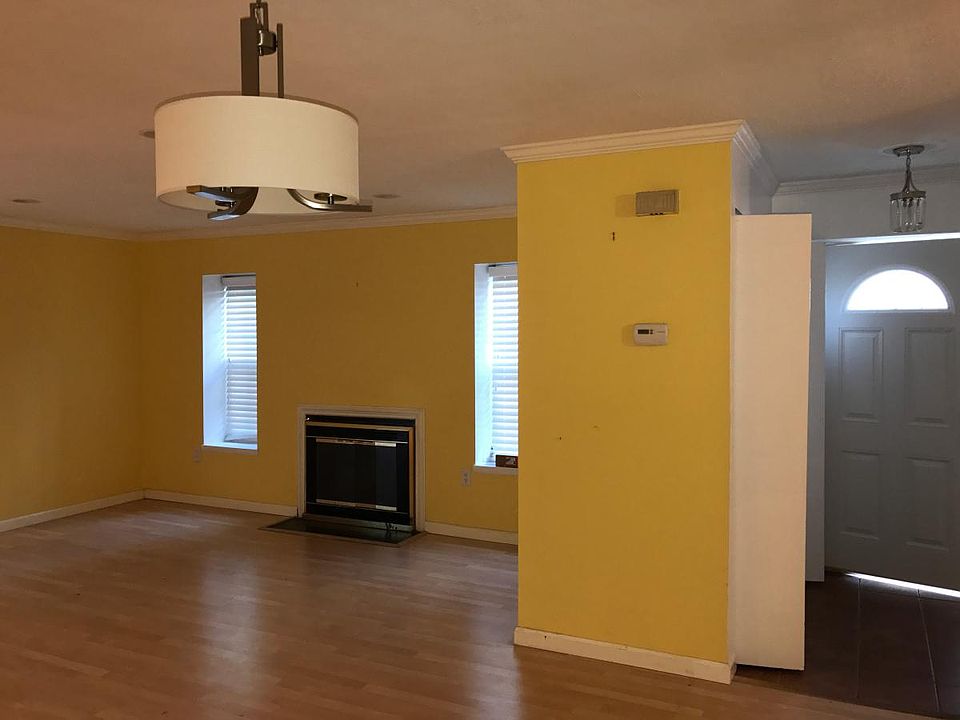 Large Living Room / Dining Room