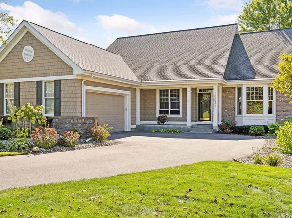 10039 Waterfront Dr, Woodbury, MN 55129