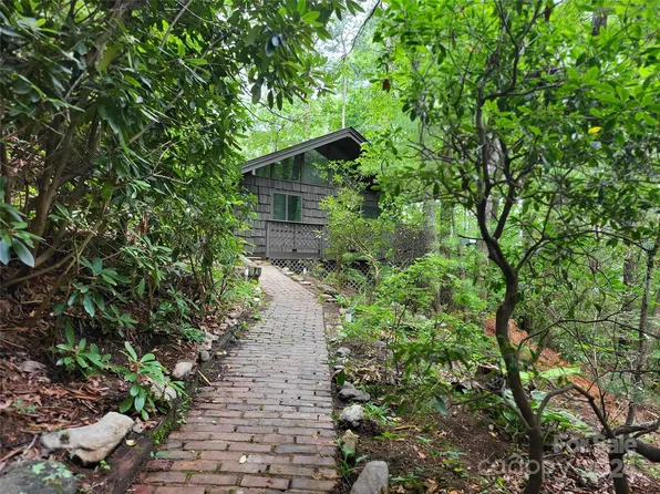 100 Woodhaven Rd, Asheville, NC 28805