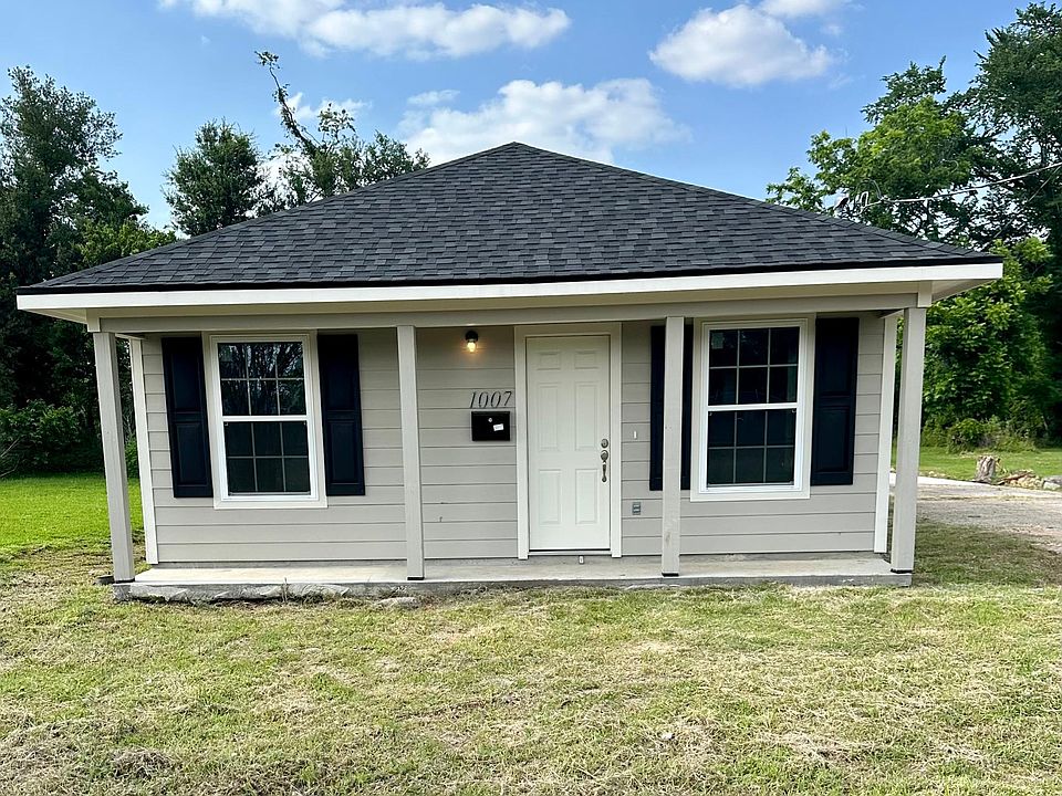 1st image of 1007 Railroad Ave