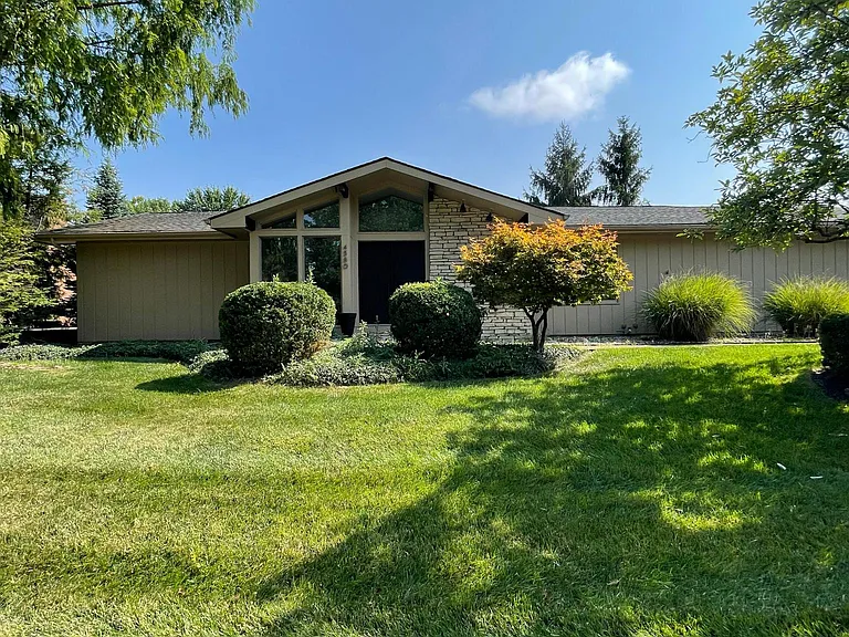 4580 Burbank Dr — Photo 1