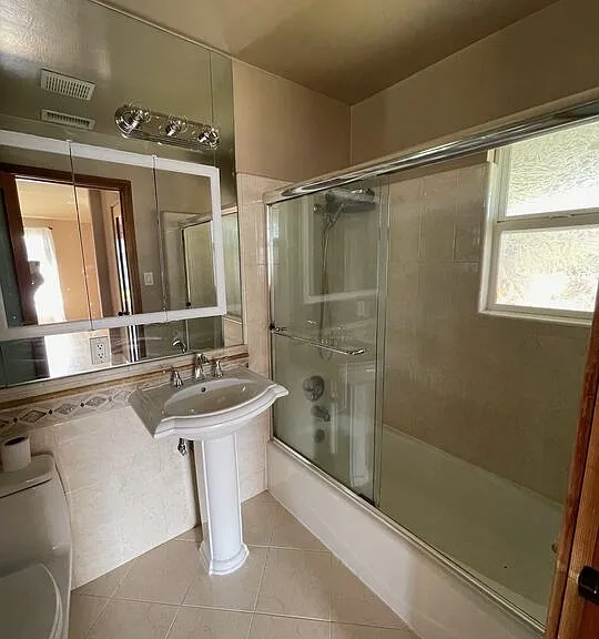 8503 Lilienthal Ave — Photo 6