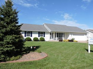 W5886 Sweet Pea Dr, APPLETON, WI 54915