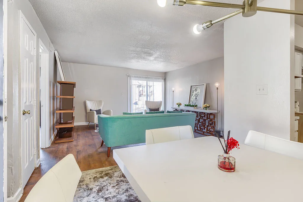 The Residences at Glen Oaks — Photo 4