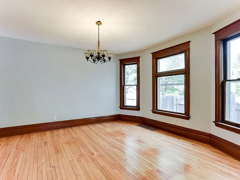 775 Jessamine Ave E — Photo 2