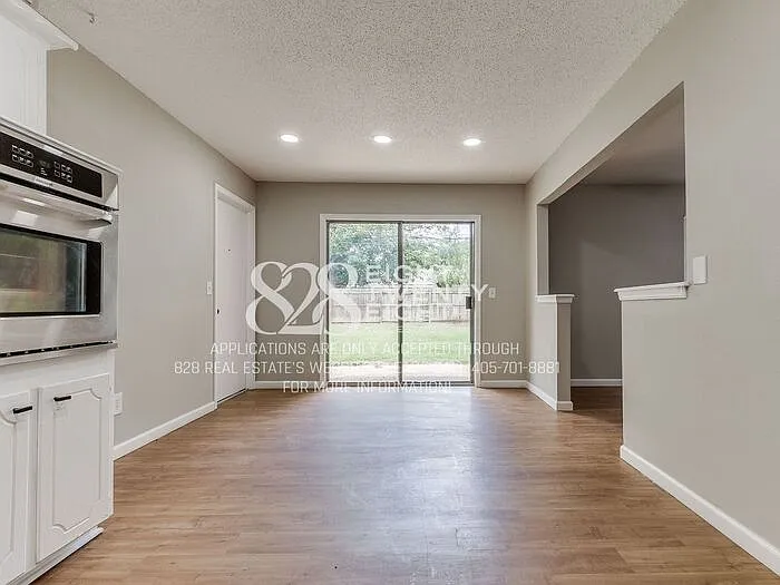 8129 NW 28th Ter — Photo 35