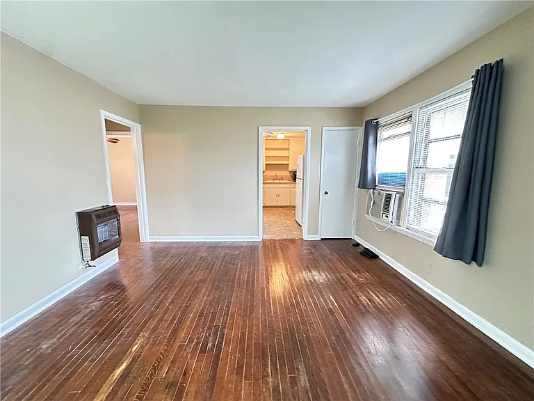 921 Oak St — Photo 5