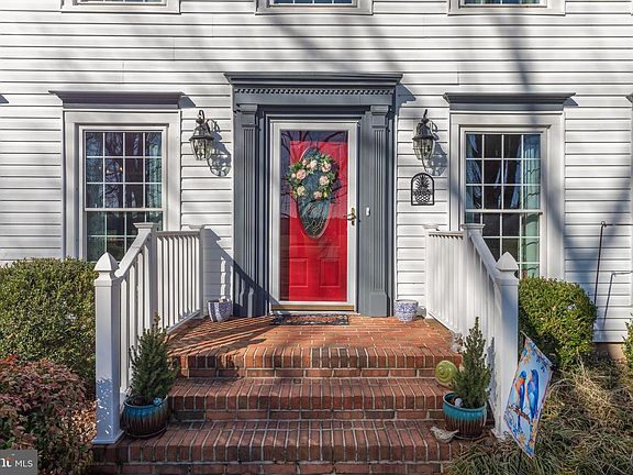 5th image of 4154 Nicholas Mews