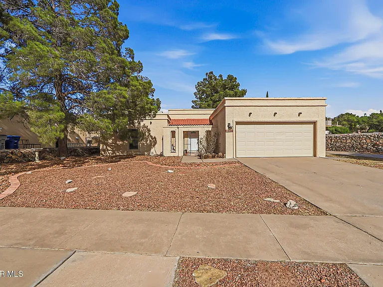 604 La Chapa Ave — Photo 3