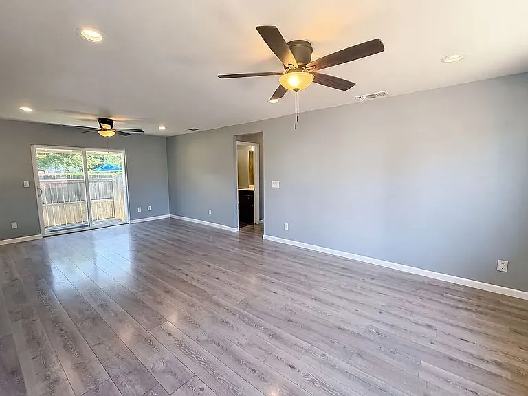 1140 Edmonton Dr — Photo 6
