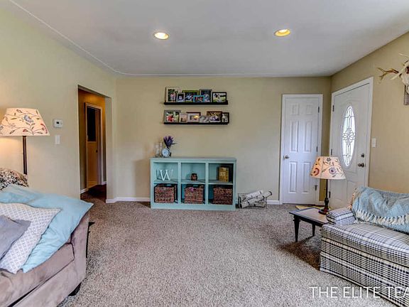 4th image of 550 W 30th St