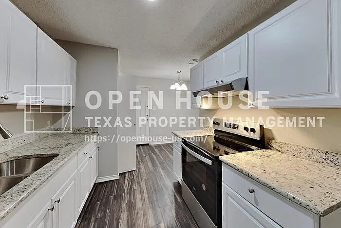 6100 Springwood Dr — Photo 5