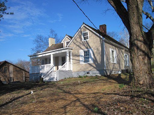 4th image of 609 Dutch Valley Dr