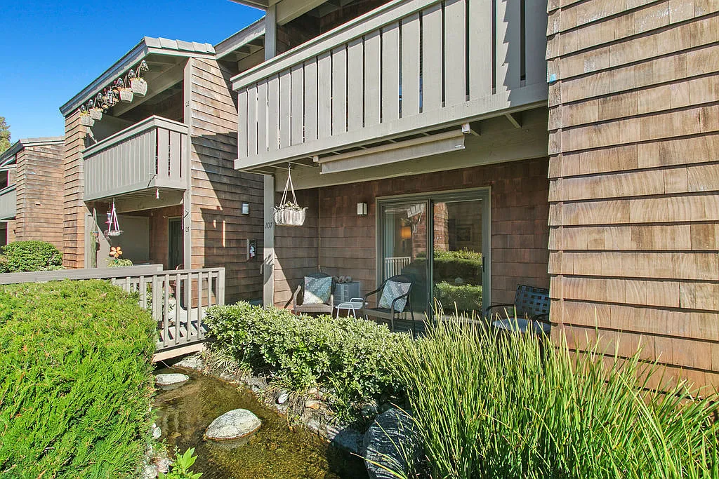 2 bed, 913 sqft, $3,450 — Photo 1