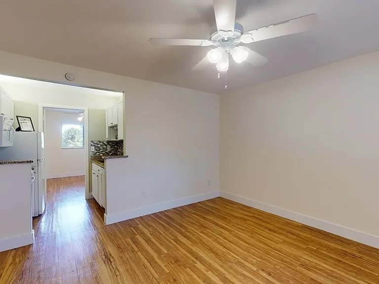 Naples 701 Apartments — Photo 11