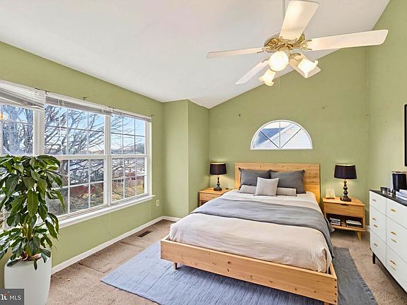 4th image of 17327 Nugent Ln