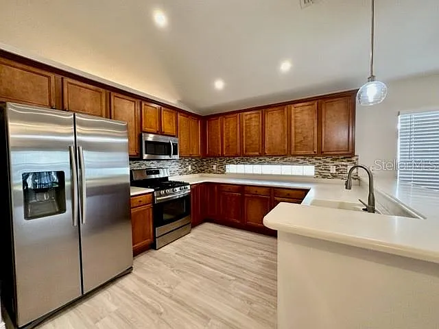 3 bed, 2.0 bath, 1364 sqft, $1,900 — Photo 2