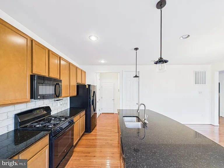 18213 Jillian Ln — Photo 11