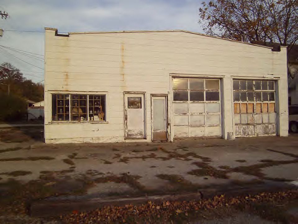 324 S Market St, Hoopeston, IL 60942 Zillow