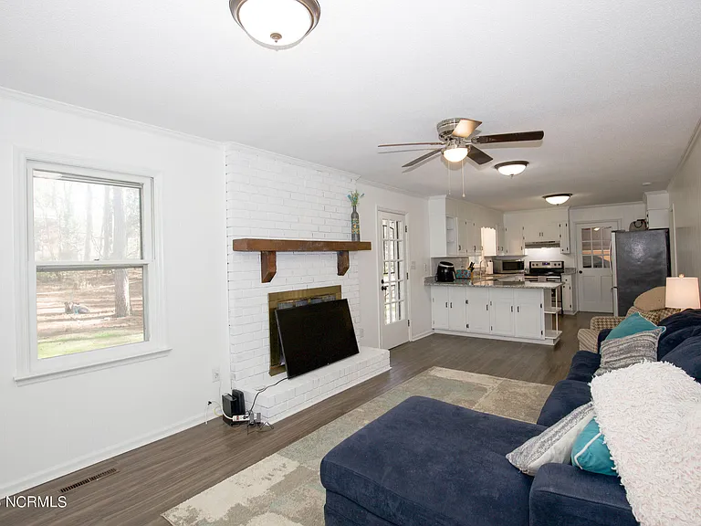 901 Glendale Dr — Photo 12