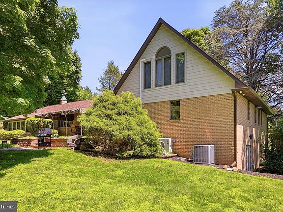 4th image of 1295 Wakefield Ct