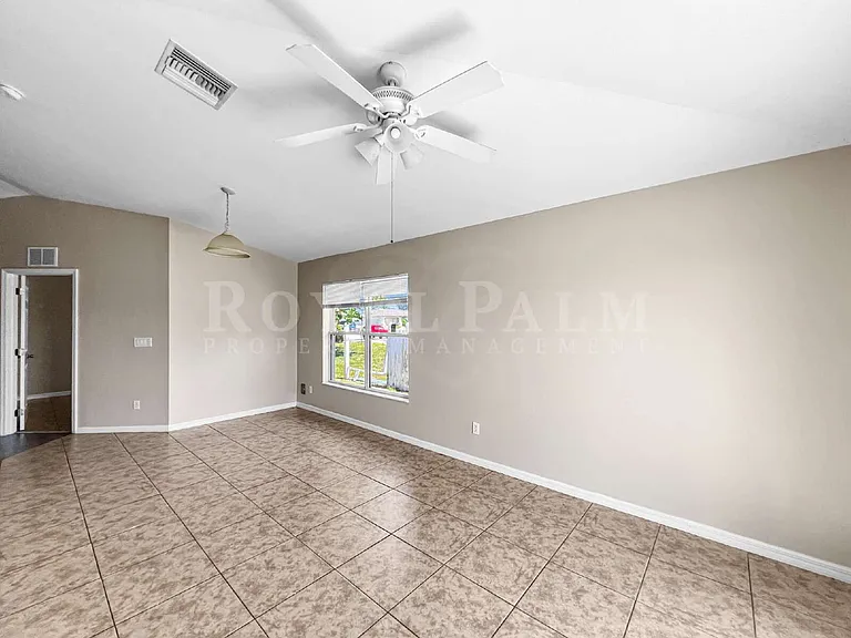 2130 NE 8th Pl — Photo 9