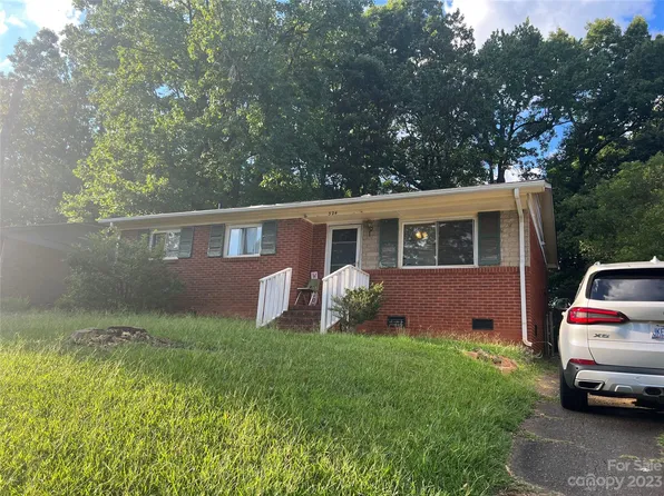 324 Echodale Dr, Charlotte, NC 28217